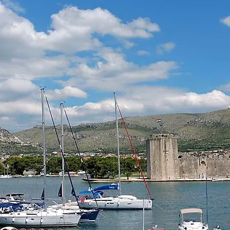 Marina Hostel *