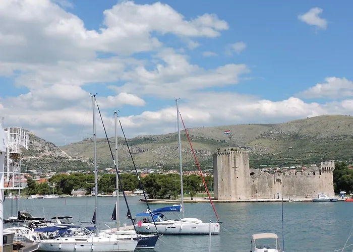 旅馆 特罗吉尔马里纳旅舍