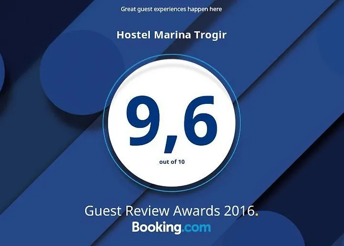 特罗吉尔马里纳旅舍 旅馆 *