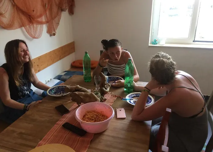 旅馆 特罗吉尔马里纳旅舍